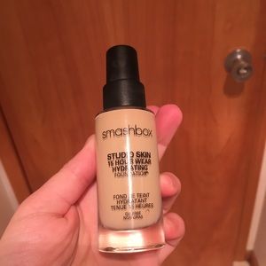 Smash box foundation.